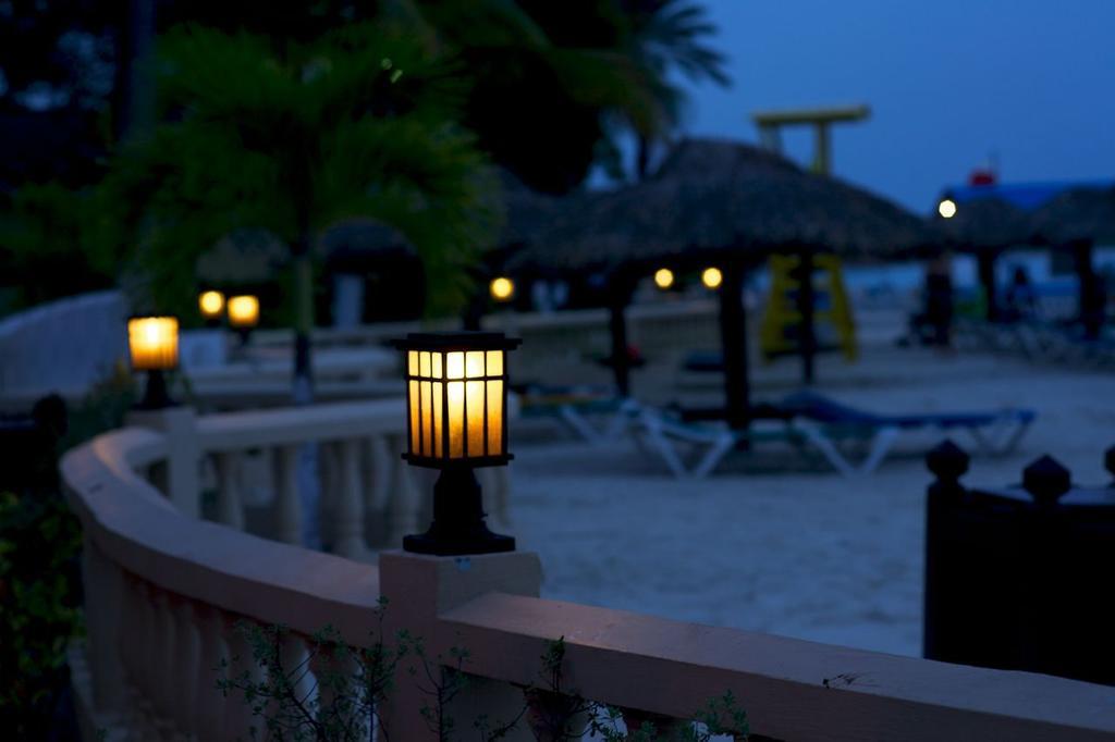 Hotel Starfish Halcyon Cove à Dickenson Bay Extérieur photo